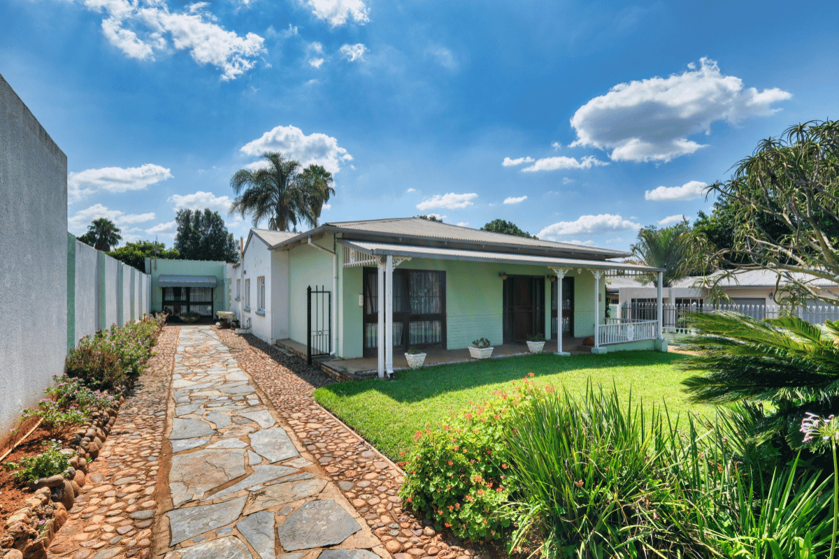 interlocking stone driveway walkway residential house exterior